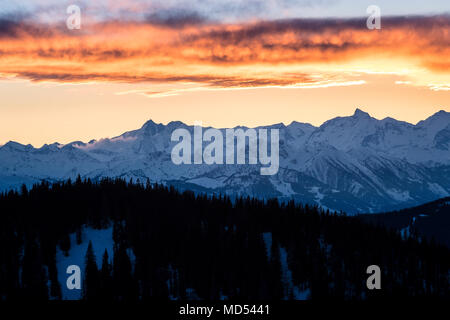 Blick auf die Schladminger Tauern und Dachstein, Dachstein, Sonnenuntergang, Österreich Stockfoto