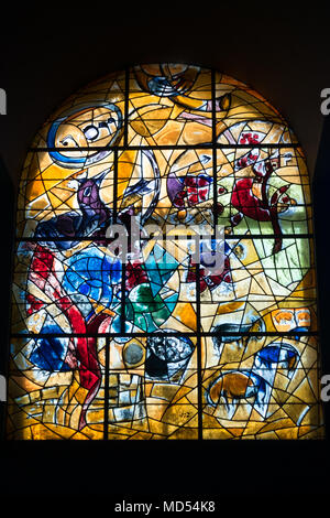 Kirchenfenster von Chagall, die den Stamm Joseph an der Hadassah Krankenhaus in Jerusalem. Stockfoto