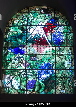 Kirchenfenster von Chagall, die für den Stamm Issaschar an der Hadassah Krankenhaus in Jerusalem. Stockfoto