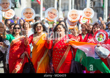 Weibliche Anhänger von Narendra Modi, Ministerpräsident von Indien. Er wurde auf der Tagung der Regierungschefs des Commonwealth 2018 in Westminster Stockfoto