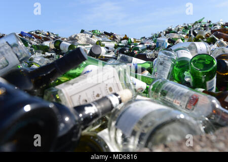 Glas Recycling Factory in Shetland, Abbaut. verwendet, Flaschen und Gläser für den Einsatz in Betonplatten und Sandstrahlen Stockfoto