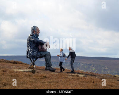 Sitzender Mann, Sitzen, Mannes, Skulptur, Künstler, Bildhauer, Sean Henry, Castleton Rigg, Castleton, Rigg, Hill, North Yorkshire Moors National Park, controv Stockfoto