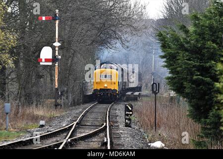 Ramsbottom, Lancashire, UK. 14. April 2018 Deltic Diesellok "Alycidon' D 9009 Klasse 55 Stockfoto