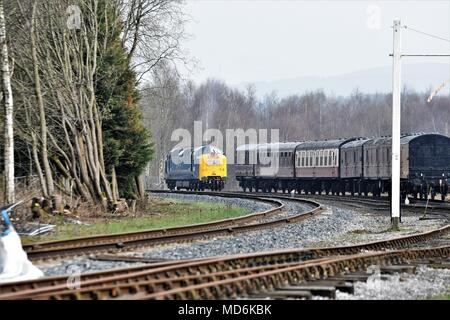 Ramsbottom, Lancashire, UK. 14. April 2018 Deltic Diesellok "Alycidon' D 9009 Klasse 55 Stockfoto