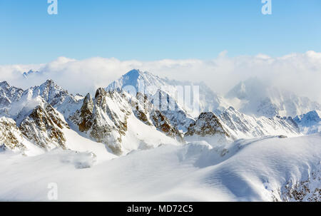 Winter Blick vom Mt. Titlis in der Schweiz. Der Titlis ist ein Berg, an der Grenze der Kantone Obwalden und Bern, ist es Stockfoto