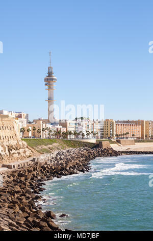 Cadiz Waterfront in Spanien und den Blick auf den Strand von Santa Maria del Mar. Stockfoto