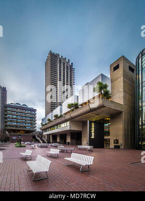 Barbican Veranstaltungsort für Konzerte. Teil des Barbican komplexe Integration des Barbican Estate, London, UK. Stockfoto