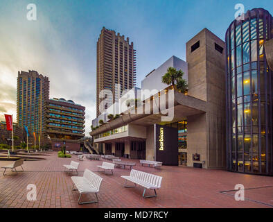 Barbican Veranstaltungsort für Konzerte. Teil des Barbican komplexe Integration des Barbican Estate, London, UK. Stockfoto