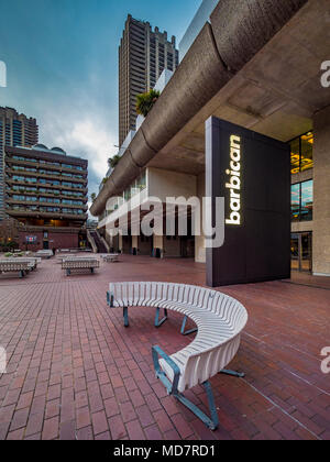 Barbican Veranstaltungsort für Konzerte. Teil des Barbican komplexe Integration des Barbican Estate, London, UK. Stockfoto