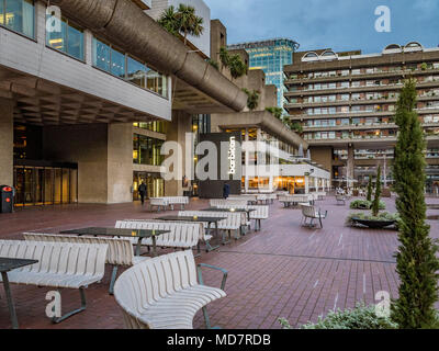 Barbican Veranstaltungsort für Konzerte. Teil des Barbican komplexe Integration des Barbican Estate, London, UK. Stockfoto