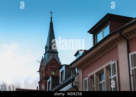 Badenweiler, Deutschland - Dezember 24, 2017: Architektur Detail der Evangelischen Kirche Kirche Paul ein Wintertag Stockfoto