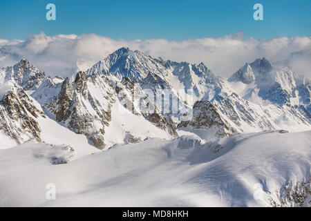 Ein Winter Blick vom Mt. Titlis in der Schweiz. Der Titlis ist ein Berg, an der Grenze der Kantone Obwalden und Bern, es i Stockfoto