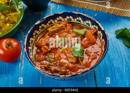 Indische Küche. Naat yakkhn - Kaschmir Joghurt Lamm Curry, Traditionelle sortierten Indien Gerichte, Ansicht von oben. Stockfoto