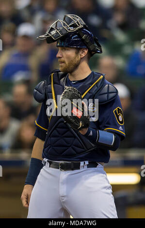 Milwaukee, WI, USA. 18 Apr, 2018. Milwaukee Brewers catcher Jett Bandy #47 Während der Major League Baseball Spiel zwischen den Milwaukee Brewers und die Cincinnati Reds am Miller Park in Milwaukee, WI. John Fisher/CSM/Alamy leben Nachrichten Stockfoto