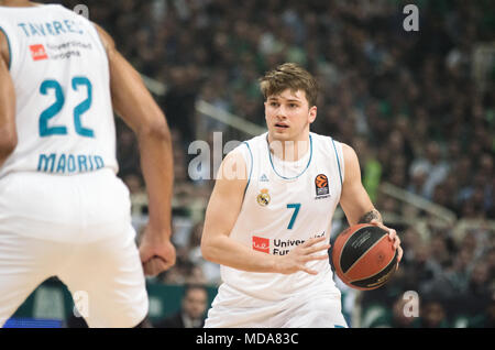 Luka Doncic von Real Madrid in Aktion während der Turkish Airlines Euroleague Play Offs Spiel 1 zwischen Panathinaikos Athen Superfoods, v-Real Madrid an oaka Arena. Final Score (Panathinaikos 95-67 Real Madrid) Stockfoto