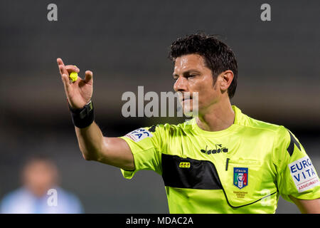 Antonio Damato Schiedsrichter während Erie der Italienischen eine "Übereinstimmung zwischen Fiorentina 3-4 Lazio im Stadion Artemio Franchi am 18. April 2018 in Florenz, Italien. (Foto von Maurizio Borsari/LBA) Stockfoto