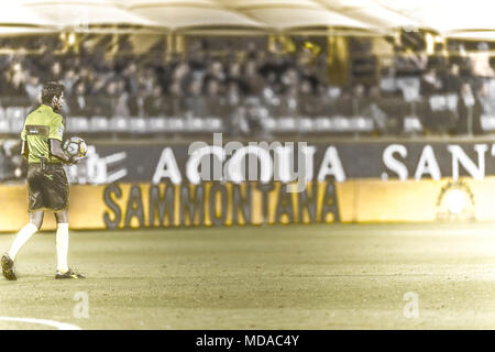 Antonio Damato Schiedsrichter während Erie der Italienischen eine "Übereinstimmung zwischen Fiorentina 3-4 Lazio im Stadion Artemio Franchi am 18. April 2018 in Florenz, Italien. (Foto von Maurizio Borsari/LBA) Stockfoto