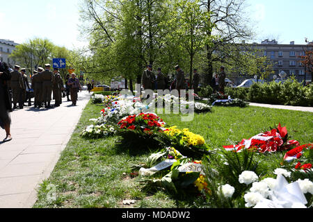 Polen, Warschau, 19. April 2018: Präsident Andrzej Duda melden Sie gedenkfeiern am 75. im Warschauer Ghetto zusammen mit dem Präsidenten des Jüdischen Weltkongresses Ronald Lauder am Jewsih Friedhof und Ghetto Heroes Monument, das sich in Warschau. © Jake Ratz/Alamy leben Nachrichten Stockfoto