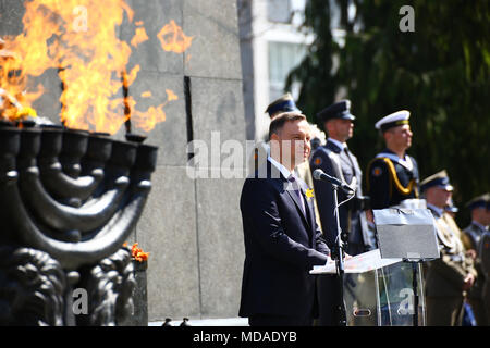 Polen, Warschau, 19. April 2018: Präsident Andrzej Duda melden Sie gedenkfeiern am 75. im Warschauer Ghetto zusammen mit dem Präsidenten des Jüdischen Weltkongresses Ronald Lauder am Jewsih Friedhof und Ghetto Heroes Monument, das sich in Warschau. © Jake Ratz/Alamy leben Nachrichten Stockfoto