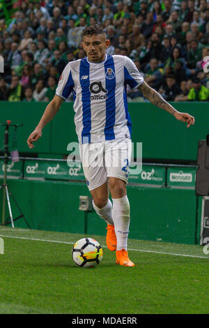 April 18, 2018. Lissabon, Portugal. PortoÕs vorwärts aus Brasilien Soares (29), die in Aktion während des Spiels Sporting CP vs FC Porto © Alexandre de Sousa/Alamy leben Nachrichten Stockfoto