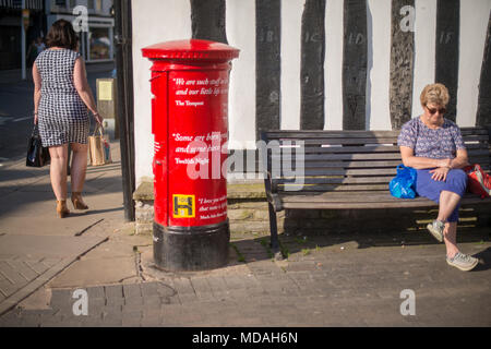 Stratford-upon-Avon, Großbritannien. 19. April 2018. Stratford-upon-Avon, Warwickshire, England UK 18/04/2018 Post Box beauftragt von Royal Mail Shakespeare Geburtstag zu feiern: Paul rushton/Alamy leben Nachrichten Stockfoto