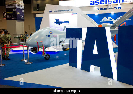 Kuala Lumpur, Malaysia, am 19. April 2018. Ein Messestand von Turkish Aerospace Industries (TAI) ist während der Defence Services Asia (DSA) internationale Ausstellung 2018 MITEC Malaysia International Trade Center) in Kuala Lumpur, Malaysia, am 19. April 2018 gesehen. Die DSA 2018 ist die Top 5 der Verteidigung zeigt in der Welt. 1.500 Unternehmen aus 60 Nationen und über 42.000 Fachbesucher aus der ganzen Welt beteiligten sich an der Ausstellung. Quelle: Chris Jung/Alamy leben Nachrichten Stockfoto