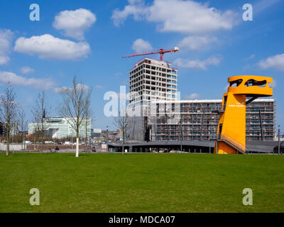 Hamburg, Deutschland - 17 April, 2018: Blick auf View Point Quartier Baakenhafen, Baakenhafen Brücke, Baustelle in der Hamburger Hafencity. Stockfoto