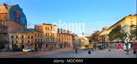 Lemberg, Oblast Lwiw/Ukraine - 2010/04/12: Lemberg historischen Stadtzentrum, Altstadt und Galicyjska Straße Stockfoto