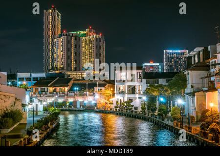 Malakka, Malaysia - Gebäude rund um die Ufer des Fluss Melaka Stockfoto