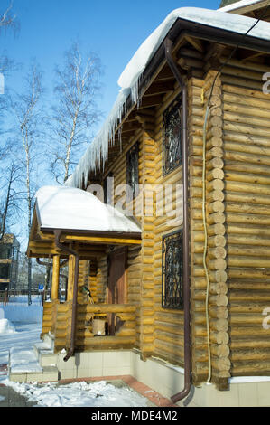 Holz- Portal der Kirche von Luke, Erzbischof von Krim in Obninsk Stockfoto