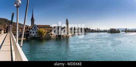 Panoramablick auf Stein am Rhein und der Rhein und Brücke Stockfoto