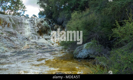 Landcape-Aufnahmen aus dem Wai-O-Tapu Thermal Wonderland bei Rotorua, North Island, Neuseeland Stockfoto