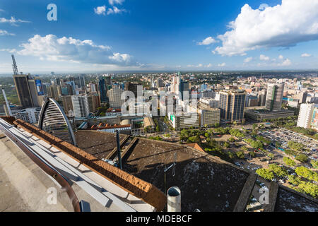 Nairobi, Kenia - 23 Dezember: Blick von der Aussichtsplattform KICC über das Geschäftsviertel von Nairobi, Kenia am 23. Dezember 2015 Stockfoto