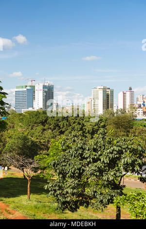 Nairobi, Kenia - 24 Dezember: Blick über Uhuru Park auf die Skyline von Nairobi, Kenia am 24. Dezember 2015 Stockfoto