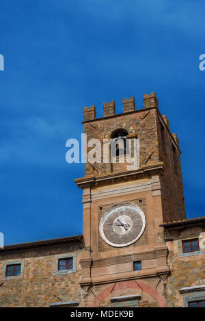 Cortona alten Uhrturm, das Symbol der antiken Stadt in der Toskana, im 15. Jahrhundert abgeschlossen (mit Kopie Raum) Stockfoto