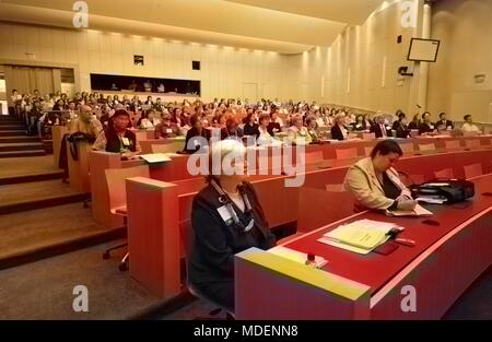 'Neue Horizonte, im Fernunterricht für die öffentliche Gesundheit', 13. jährliche öffentliche Gesundheit distance learning Summit, 22. September 2005. Mit freundlicher Seuchenkontrollzentren (CDC). Hinweis: Das Bild hat digital über ein modernes Prozess eingefärbt worden. Farben können nicht wissenschaftlich korrekt sein. () Stockfoto