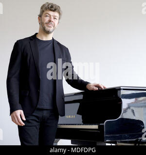 Pablo Heras Casado präsentiert das benefizkonzert "Acordes con Solidaridad" mit den San Antonio de Madrid Schule Chor am Teatro Real, organisiert von Hilfe en Accion, in Madrid, Spanien. Mit: Pablo Heras Casado Wo: Madrid, Gemeinschaft von Madrid, Spanien Wann: 19 Mar 2018 Credit: Oscar Gonzalez/WENN.com Stockfoto