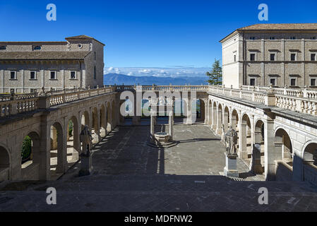 Innenhof der Abtei von Montecassino, Terracina, Latium, Italien Stockfoto