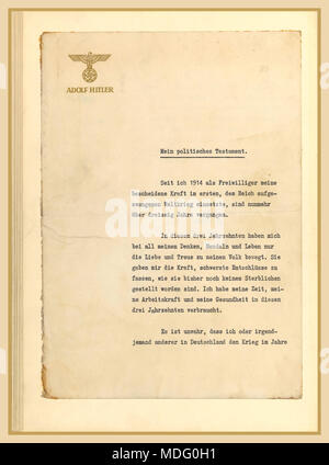 Adolf Hitler die Letzte persönliche und politische Testament der deutschen NS-Führer Adolf Hitler 1945 Das Testament von Hitler wurde von ihm aufgefordert, ein Telegramm von Reichsmarschall Hermann Göring, in dem sie um die Bestätigung von Göring die Nachfolge, mit Nachrichten von versucht, Verhandlungen Heinrich Himmlers der Hingabe mit westlichen Verbündeten zusammen, und berichtet, dass die Rote Armee innerhalb eines Blocks waren oder zwei der Reichskanzlei. Es wurde von Adolf Hitler seine Sekretärin Traudl Junge diktiert in seiner Berliner Führerbunker am 29. April 1945, dem Tag, an dem er und Eva Braun verheiratet. Stockfoto