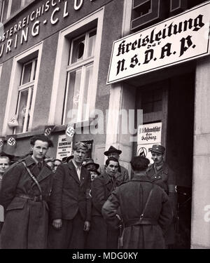 1930 Salzburg Österreich Büro für Arbeitslose. Die soforthilfe Summen sind auf einmal bezahlt - die beste Propaganda für Hitler "Sozialismus" und "Anschluss" der Österreichischen S.A. haben keine Uniformen. Die Brownshirt in die NSDAP eintritt ist ein Deutscher. Alle wichtigen österreichischen Funktionen sind über von Deutschen SA, SS, Polizei, oder die Reichswehr übernommen. Stockfoto