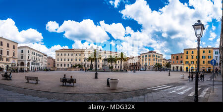 Blick auf Italien Platz in der Stadt Sassari in einem bewölkten Tag der Feder Stockfoto