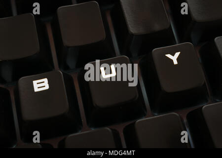 Kaufen Wort auf der Tastatur mit neu Briefe, Tasten mit Hintergrundbeleuchtung Stockfoto