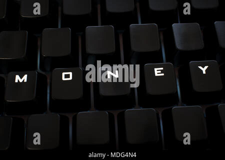 Geld Wort auf der Tastatur mit neu Briefe, Tasten mit Hintergrundbeleuchtung Stockfoto