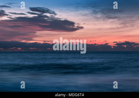 Schönen Sonnenuntergang am Cabo Ledo Strand. Angola. Afrika. Stockfoto