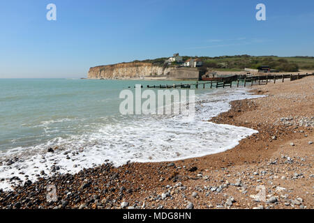 Seaford, East Sussex, England. 19. April 2018. Fabelhafte Frühlingssonne am Strand von cuckmere mit Blick auf die Seaford, East Sussex. Stockfoto