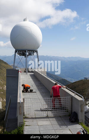 Wetter Radar, die auf der Spitze des Monte Lema (Monte Lema). Miglieglia, Schweiz Stockfoto