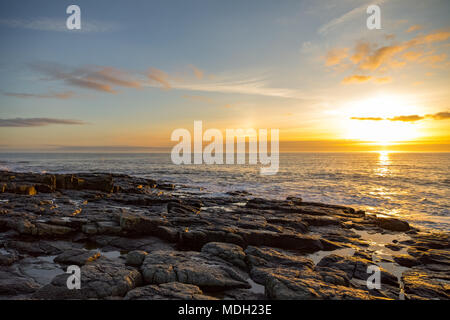 Sonnenaufgang am Craster, Northumberland April 2018 Stockfoto