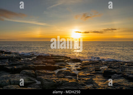 Sonnenaufgang am Craster, Northumberland April 2018 Stockfoto