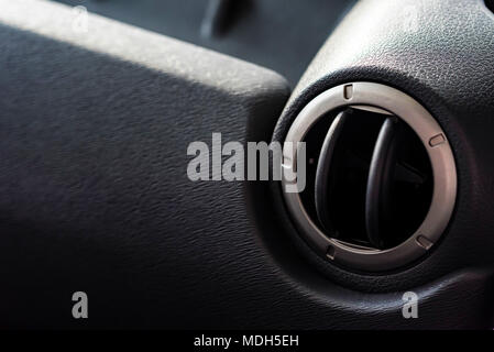 Klimaanlage in modernen Autos schließen Stockfoto