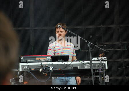 Klaas Janzoons Gesang und auf der Tastatur spielen live mit der Deus band bei Pohoda Festival, Trencin, Slowakei - 8. Juli 2011 Stockfoto